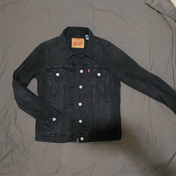 Levi’s trucker jacket - Picture 2 of 4